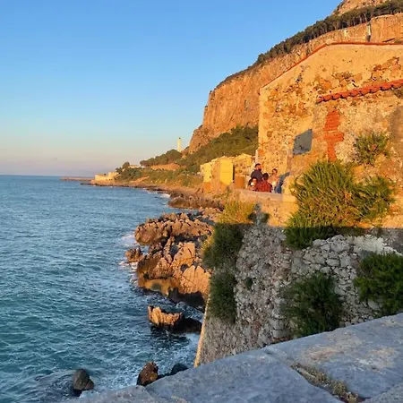Mare Azzurro 캄포펠리체 디 로첼라